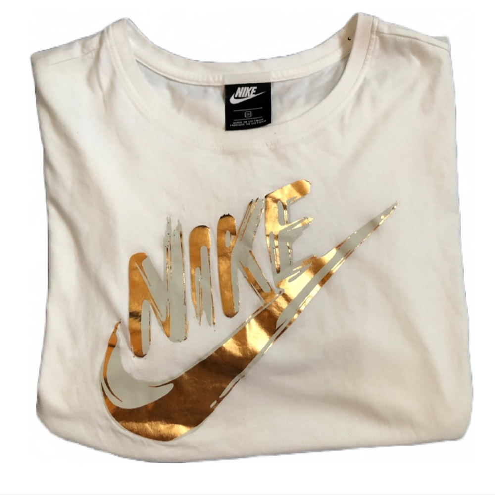 3/$12 🌟 White Nike T Shirt